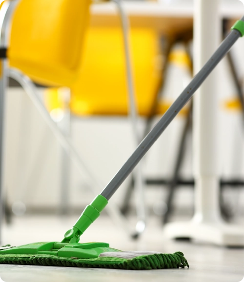 Servicio de aseo profesional para oficinas y espacios de trabajo en Santiago